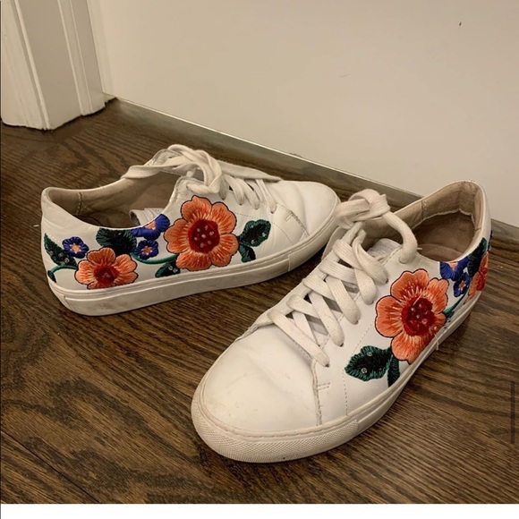 Skechers Shoes - White sneakers